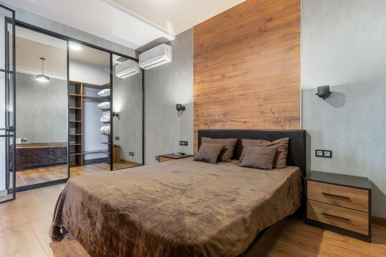 Sea Symphony Wood Style Apartment Odesa Exterior photo